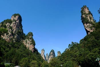 張家界國家森林公園、黃龍洞、天門山、鳳凰古城純玩五日游